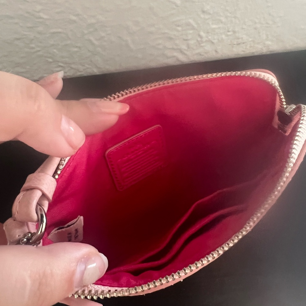 ✨NWOT - Coach Floral Corner Zip Wristlet✨ - Picture 8 of 9